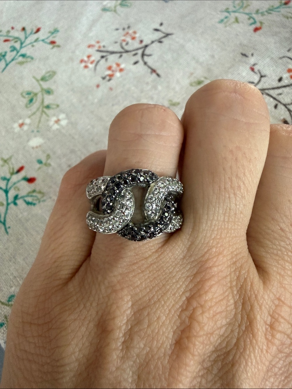 Black & White Pavรฉ Interlocking Ring